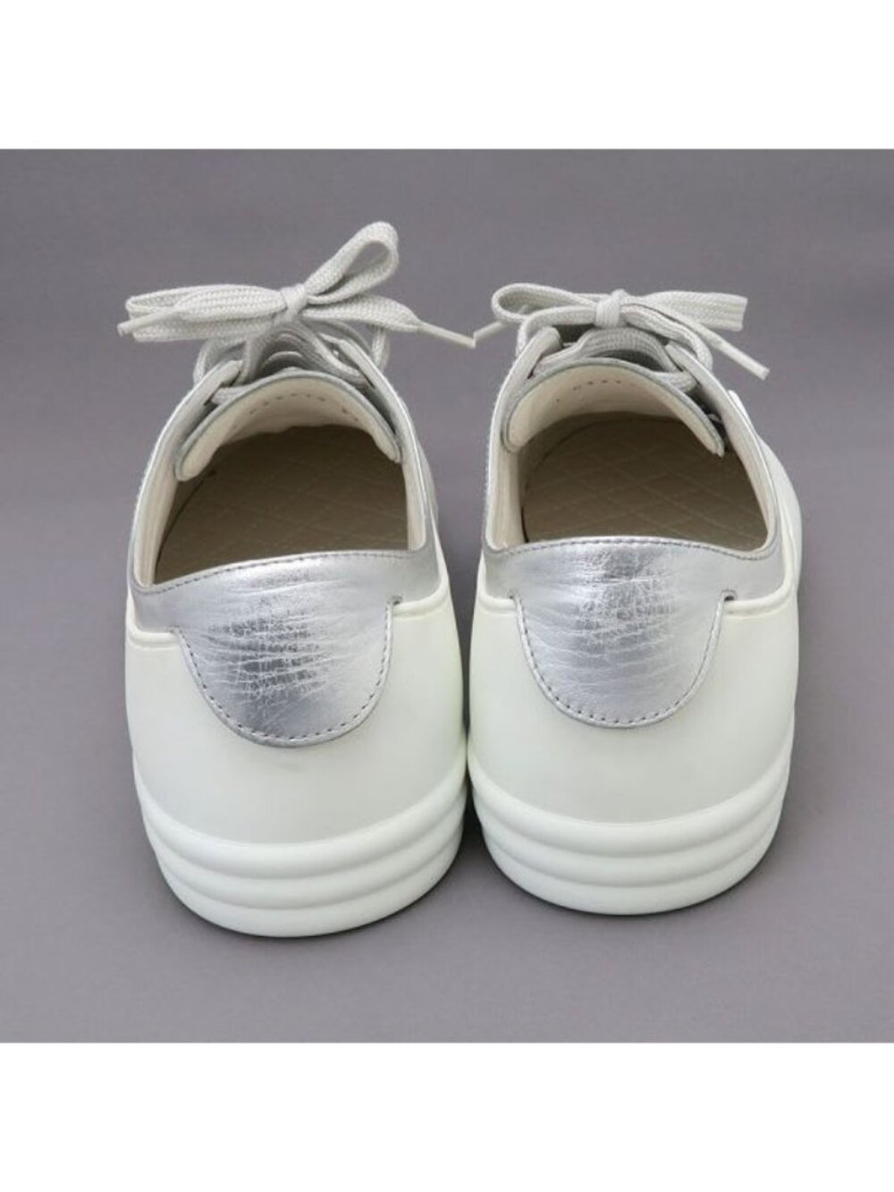 Chanel Sneakers Size 37 - Picture 3 of 9